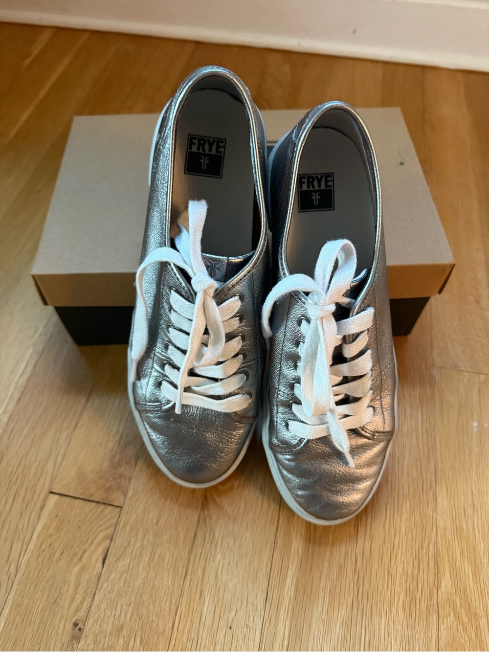 Frye Metallic Silver Low-Top Leather Sneakersi
